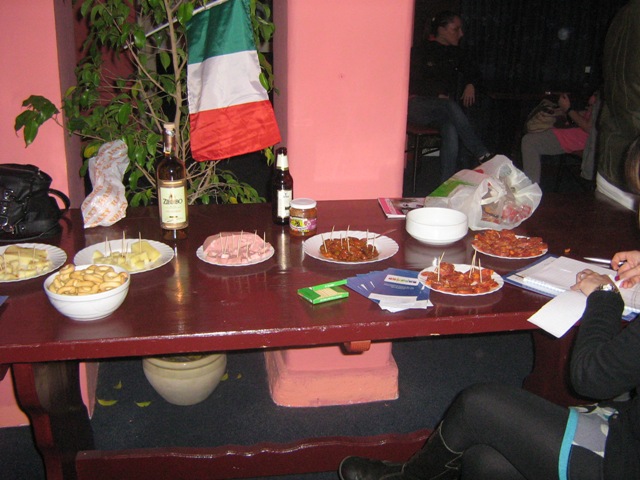 13-multicultural-evening-italian-table